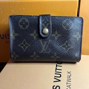 LV vintage Kisslock wallet